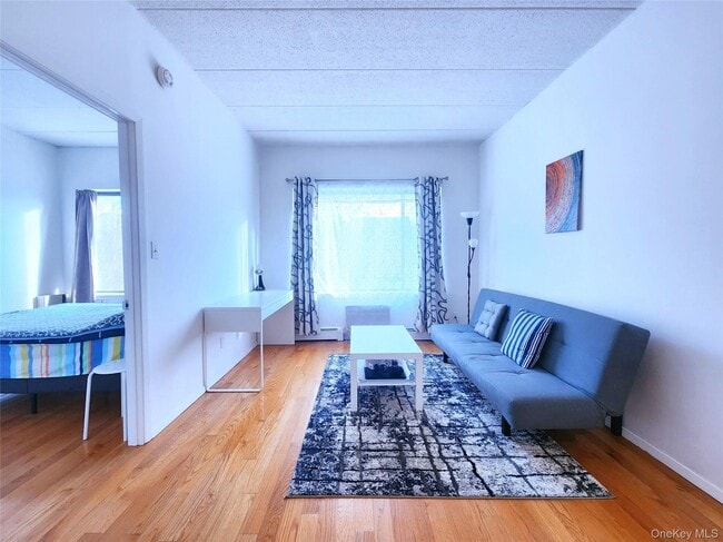 Building Photo - 149-15 Barclay Ave