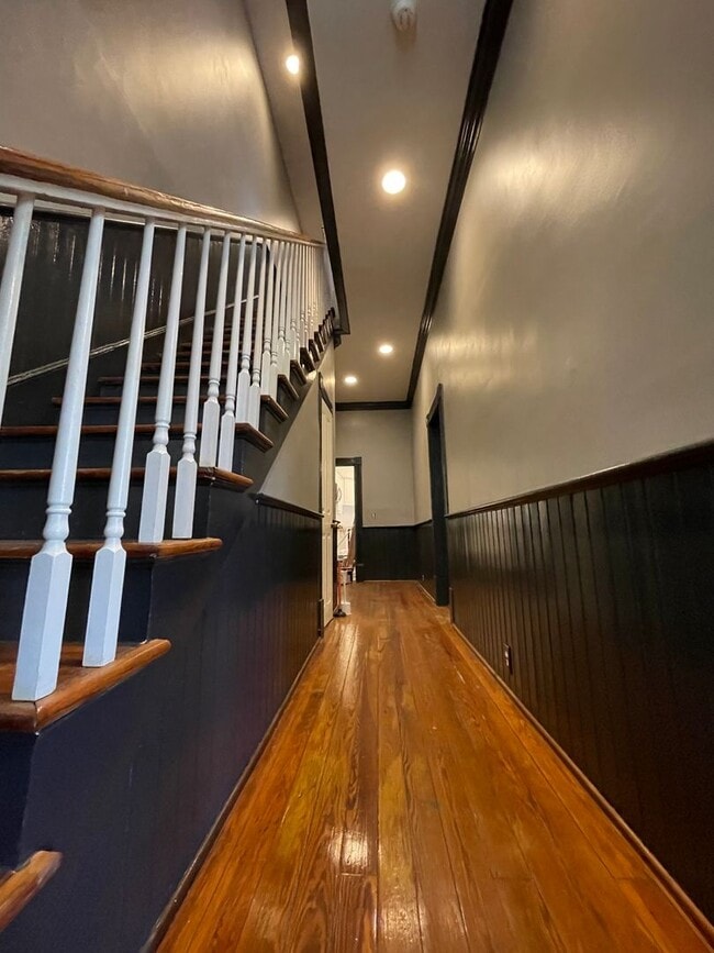 Building Photo - WALK TO STARLAND! APPLICATION PENDING