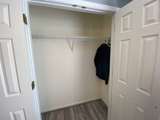 Building Photo - West AVL - Spacious Home in Scenic Bluff Subdivision