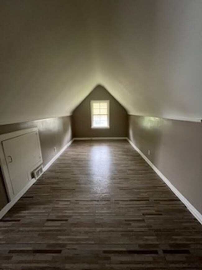 Building Photo - 871 E 232 St