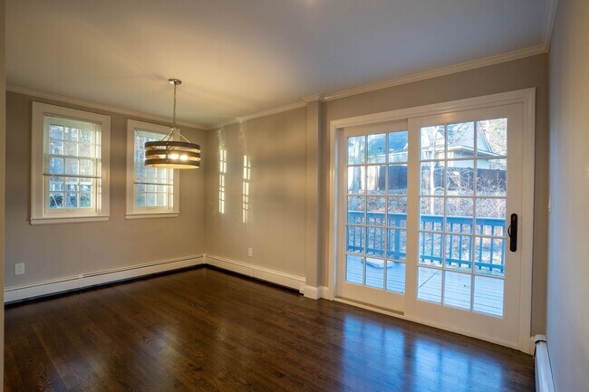 Building Photo - No place like THIS LISTING!! 8 bed 5.5 bath!