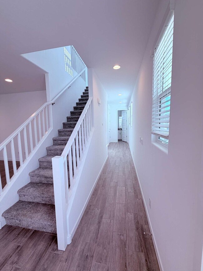 Building Photo - 10126 E Ulysses Ave