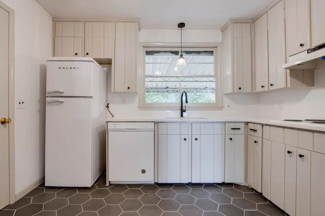 Building Photo - Cute 3BR Ranch in the Heart of Nashville