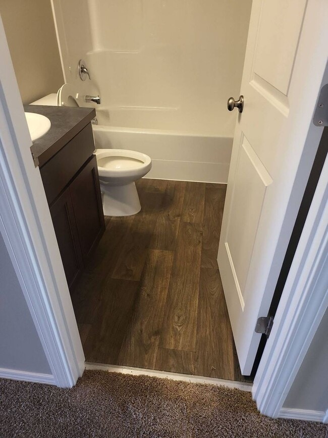 Building Photo - Beautiful 5 bedroom 3 bath home in Mae Valley area of Moses Lake