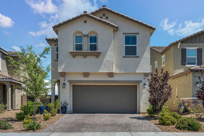 Building Photo - Spacious 5-Bedroom Home with Loft, Pool & Mountain Views