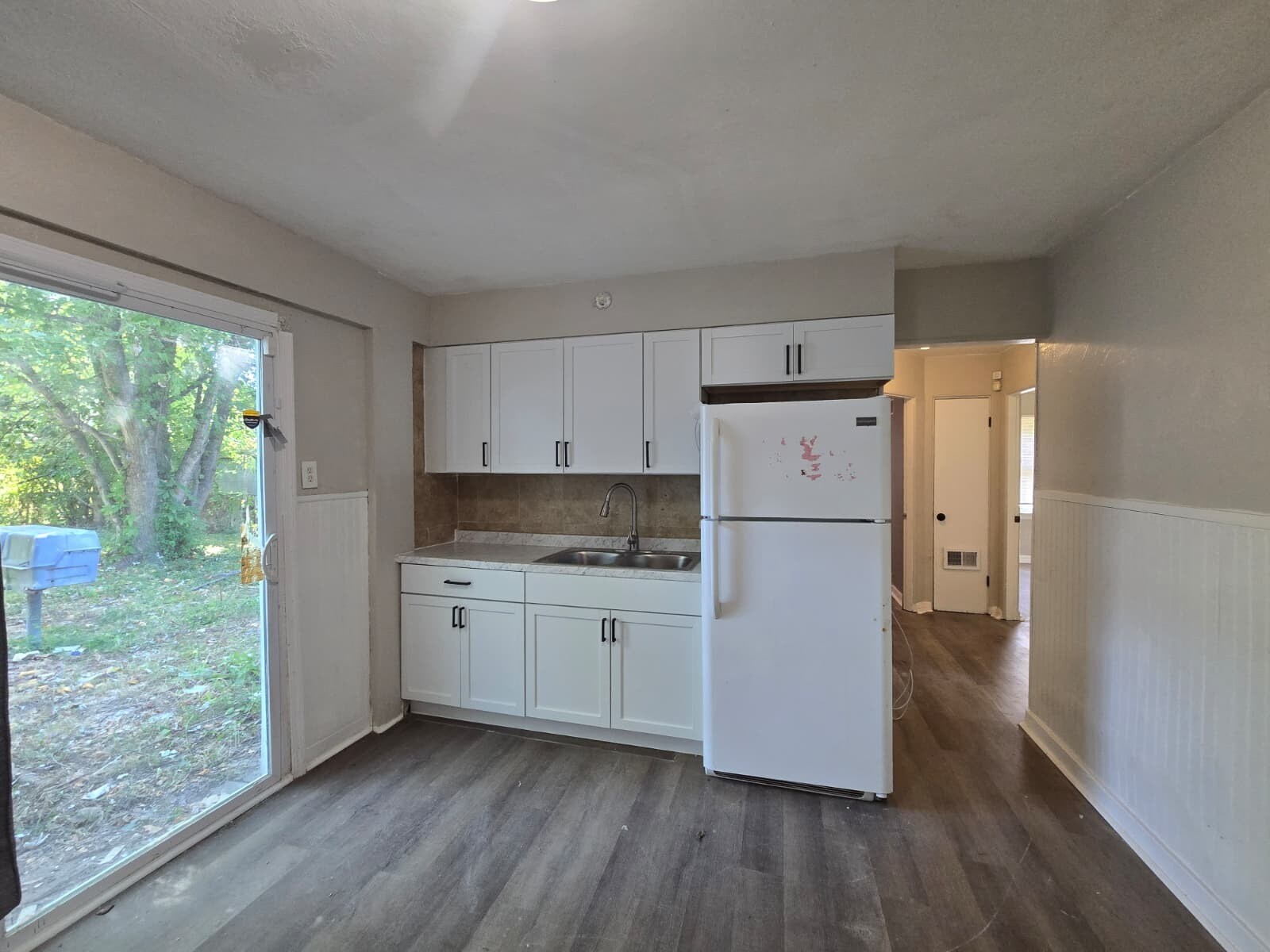 Building Photo - 9846 Dennis Dr