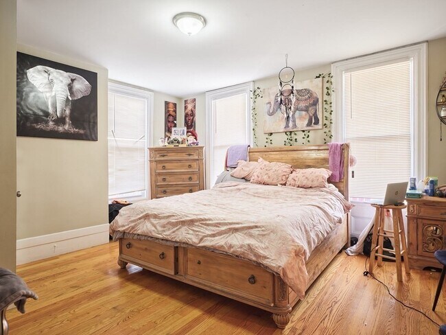 Building Photo - 69 Parker St