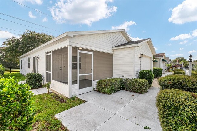 Building Photo - 1613 Navidad St