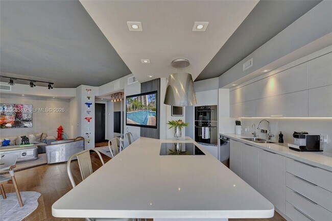 Building Photo - 3610 Yacht Club Dr