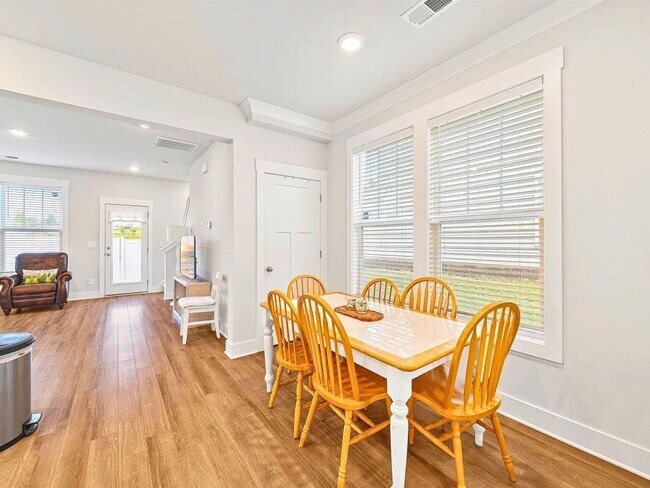 Building Photo - 109 Shallons Dr