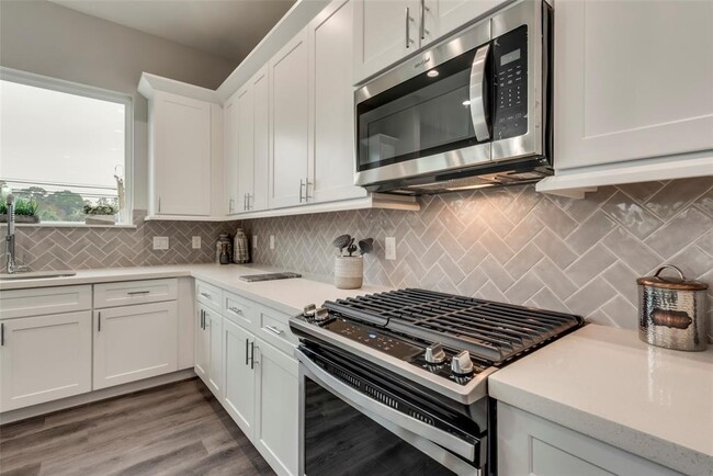 Building Photo - 3362 Pinemont Dr