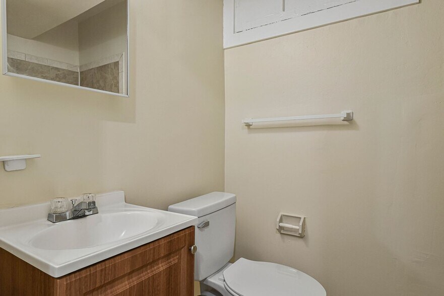 Building Photo - 3427 B St SE