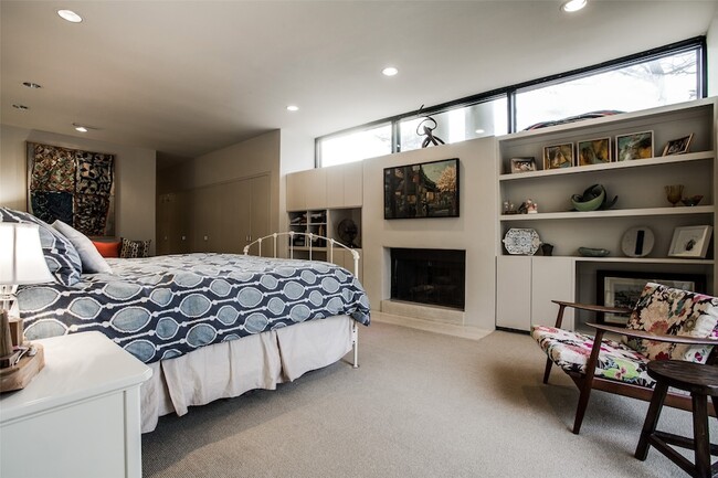 Building Photo - 4114 Normandy Ave