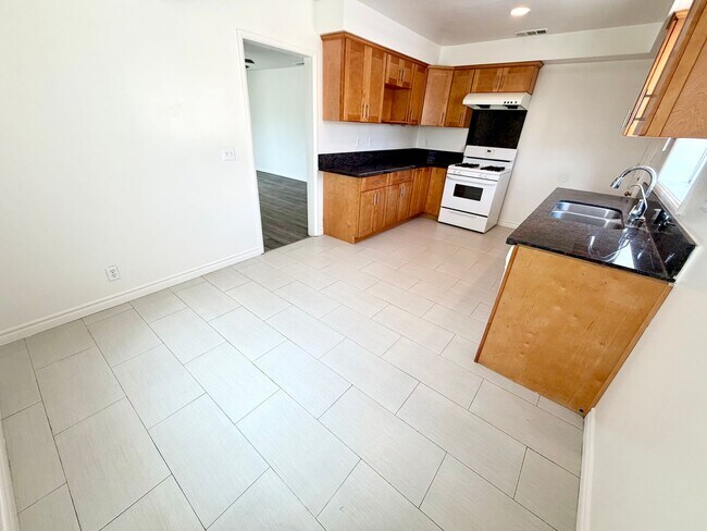 Building Photo - ***Gated 3 bed 2 bath House in Monterey Park***