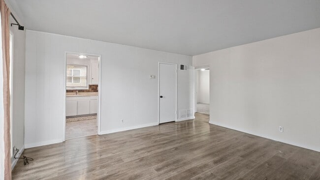 Building Photo - Cozy and Cute 2bedroom 1 bathroom duplex in Vallejo!