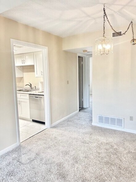 Building Photo - 2430 Harn Blvd