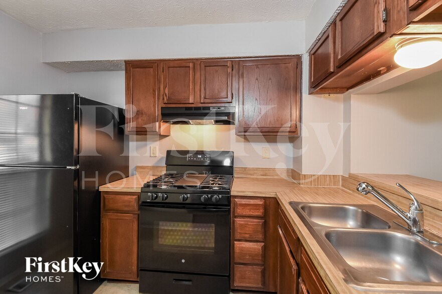 Building Photo - 6582 Wellington Square