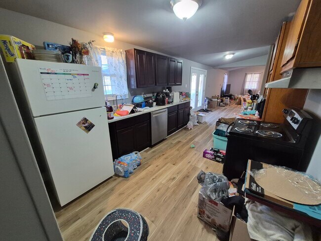 Building Photo - Easy St