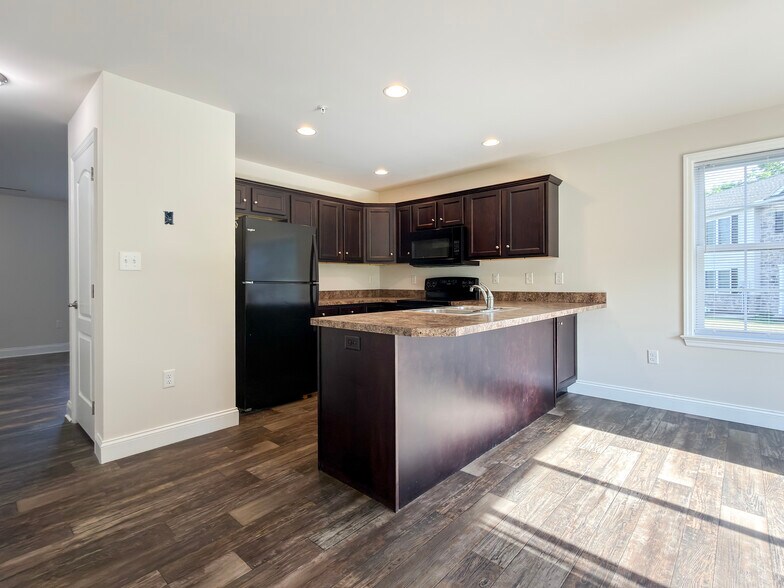 Building Photo - 141 Cedarwood Dr