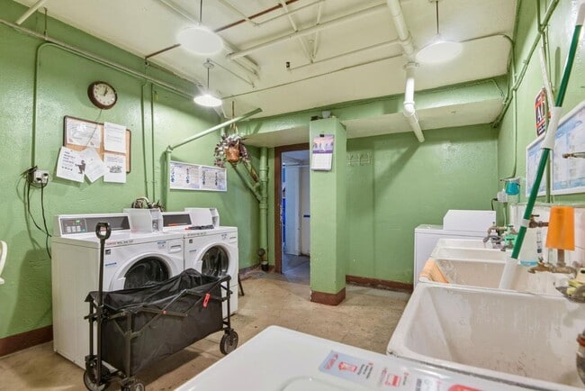 Building Photo - 2121 James M Wood Blvd