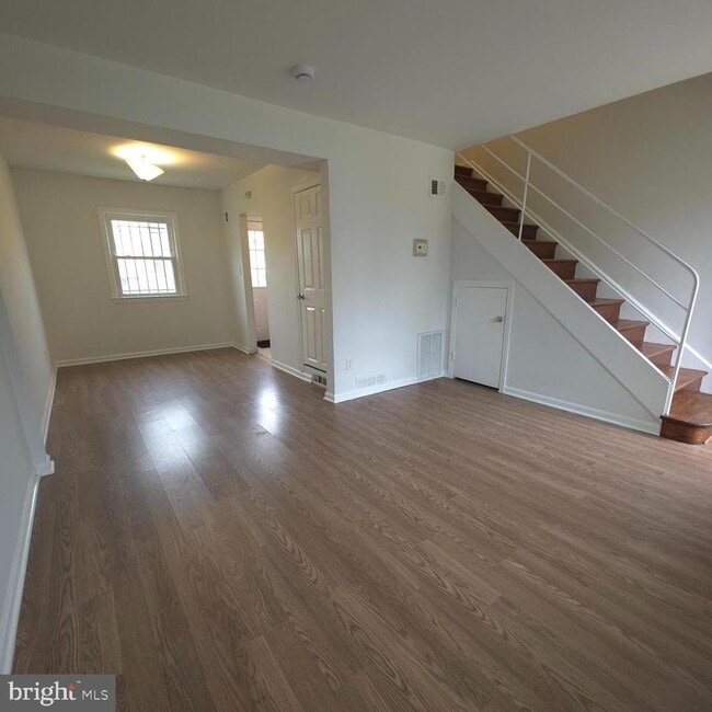 Building Photo - 2528 Iverson St