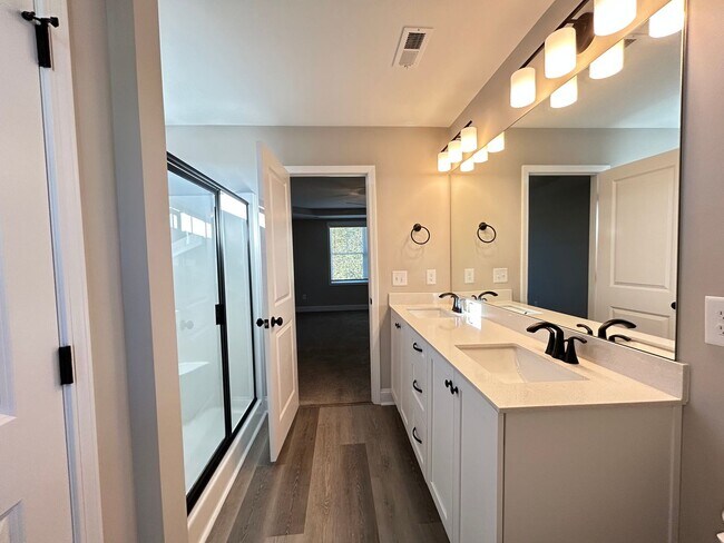 Building Photo - The Landing at Lewis Creek |