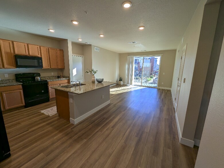 Building Photo - 14301 E Tennessee Ave