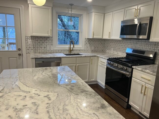 Building Photo - 71 Tamarack Rd