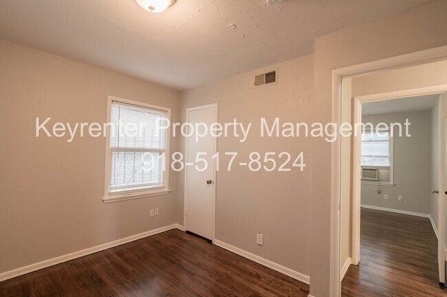 Building Photo - 1553 E 53rd St N