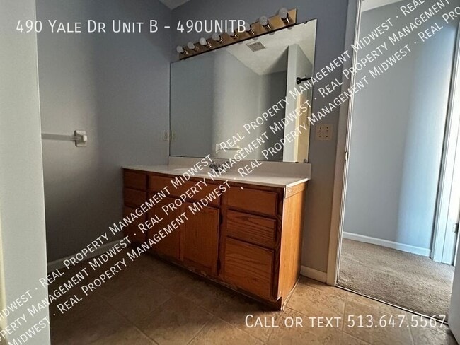 Building Photo - 490 Yale Dr