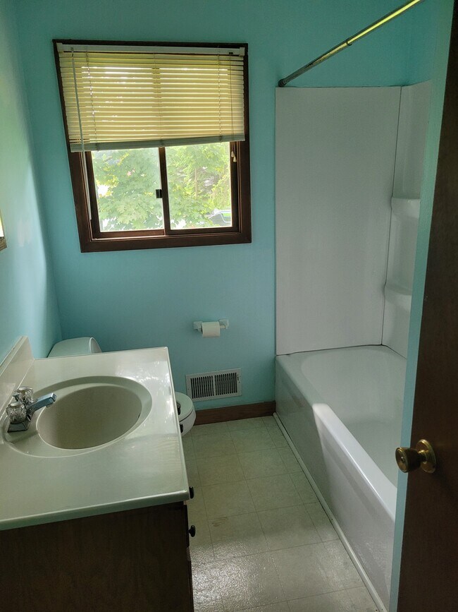 Upstairs bath - 4029 Mica Trail