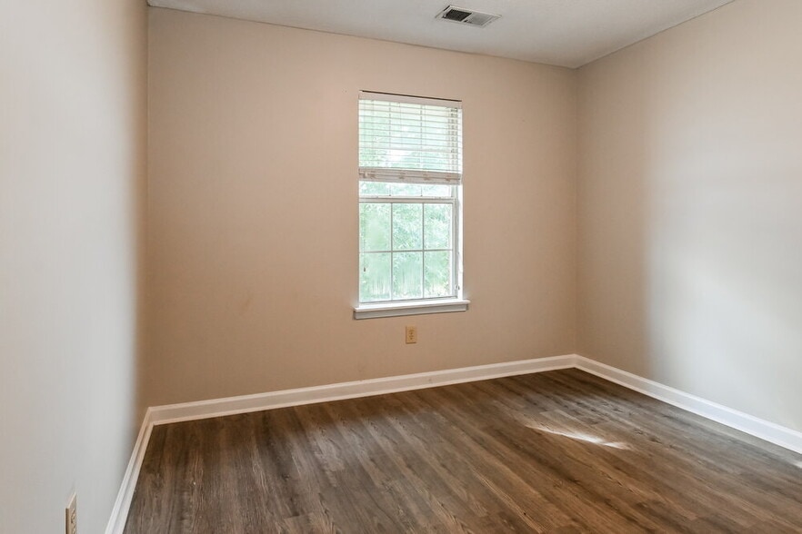 Building Photo - 9213 Gavin Dr