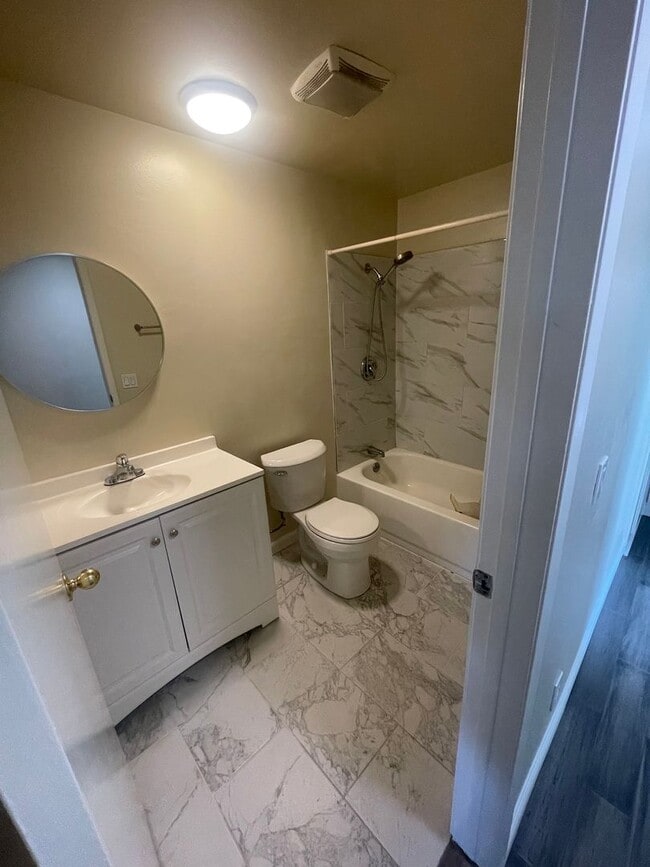 Building Photo - 3 Bed, 2 Bath Tanglewood For Rent- Single Story w/ Garage and AC!