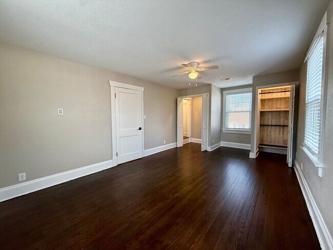 Building Photo - Charming 4-Bedroom Home with Modern Updates, Large Yard & Garage – Pet Friendly!