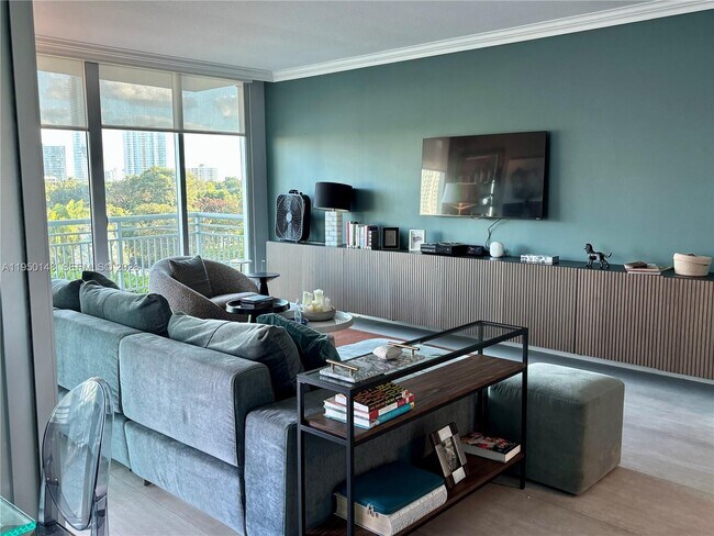 Building Photo - 2021 SW 3rd Ave