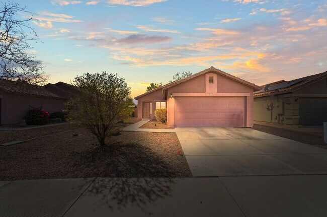 Building Photo - Prime Surprise Location | 3 Bed, Low-Maintenance Yard + Amenities