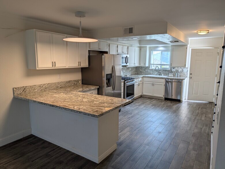 Building Photo - 542 N Shelton St