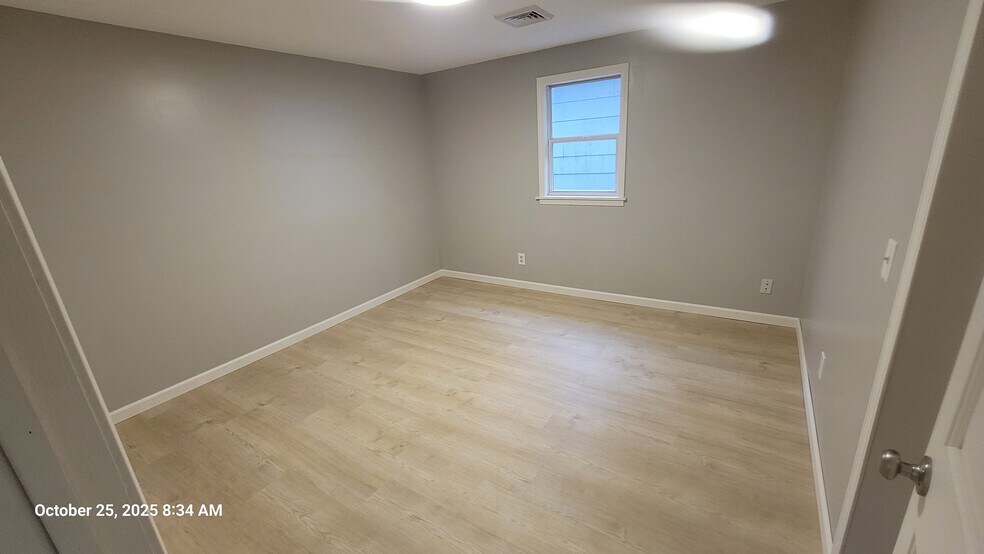 Building Photo - 1038 9th St