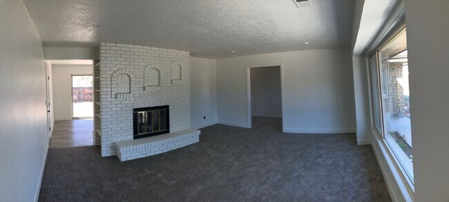 Building Photo - Beautifully remodeled 4 bedroom home with fully fenced backyard in Bloomington Hills with RV parking