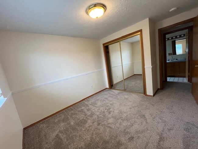 Building Photo - 3 Bedroom 2 Bath McMinnville OR