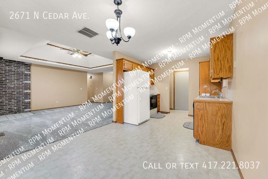 Building Photo - 2671 Cedar Ave