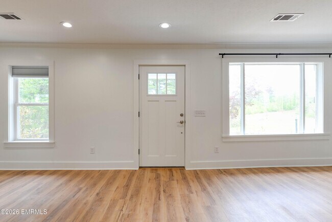 Building Photo - 554 Edwards Rd