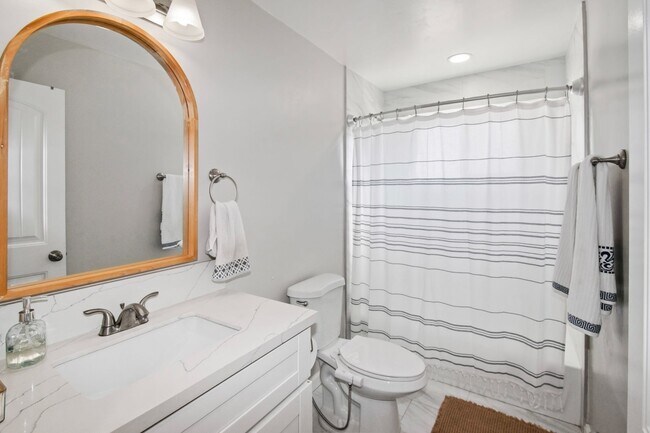 Building Photo - 2131 Ilex Ave