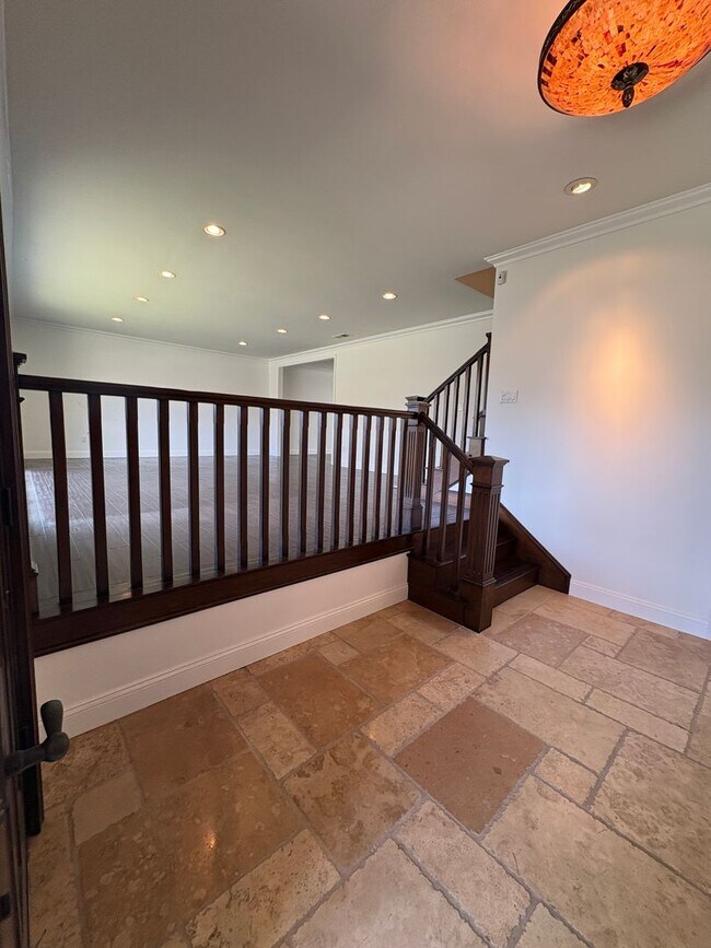 Building Photo - Spacious House - 2 stories - 4 Bedrooms + 2.5 Baths & large 2 car garage
