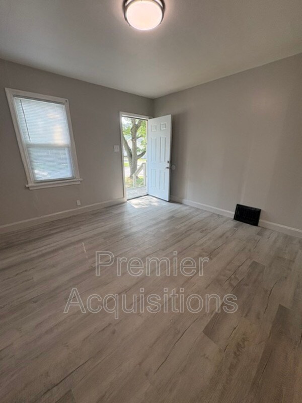 Building Photo - 478 Dulaney Ave