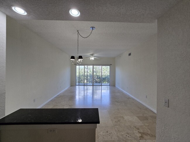 Building Photo - Beautiful 2 Bed 2 Bath Condo in West Palm ...