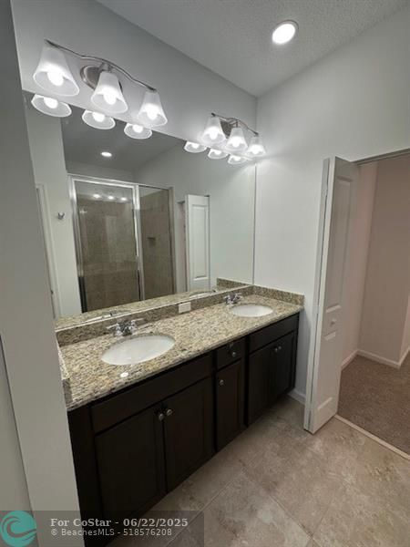Building Photo - 4658 Longwood Lake Sq