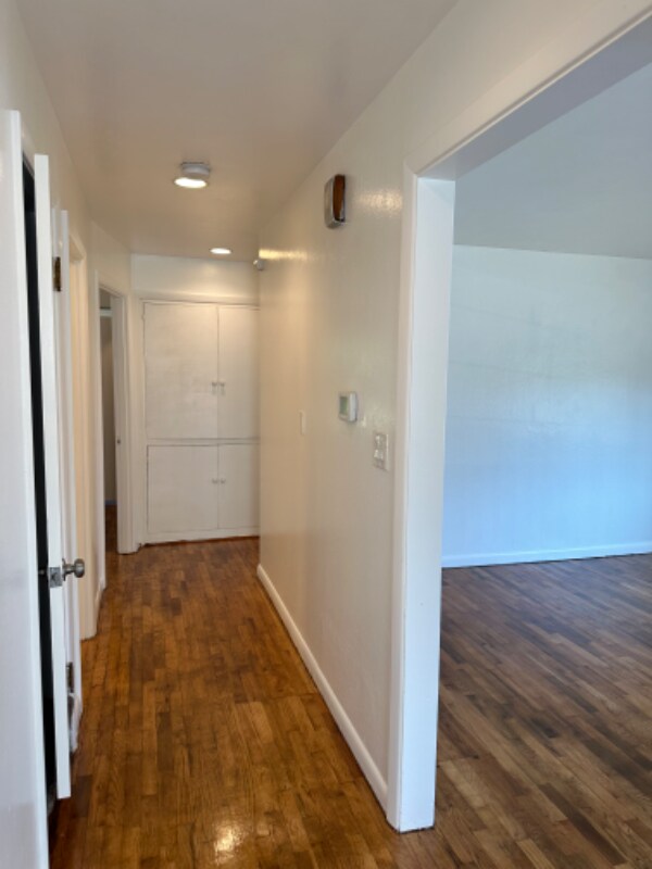 Building Photo - 910 Trosper Rd SW