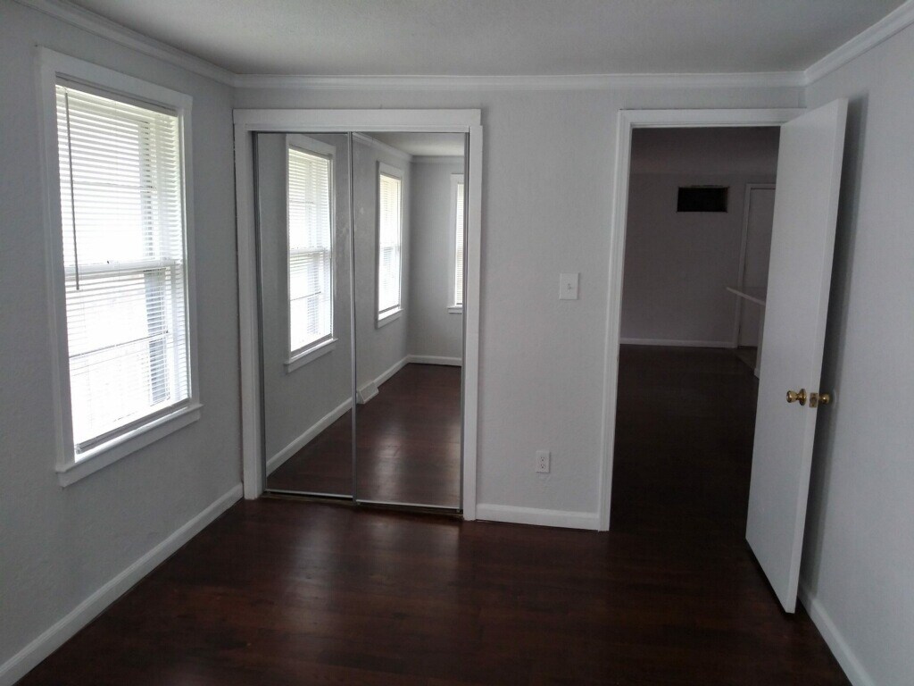 Bedroom 2 Closet - 822 S Woodland Ave