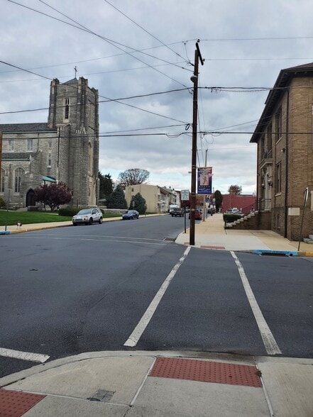 Building Photo - 354 Cherry St